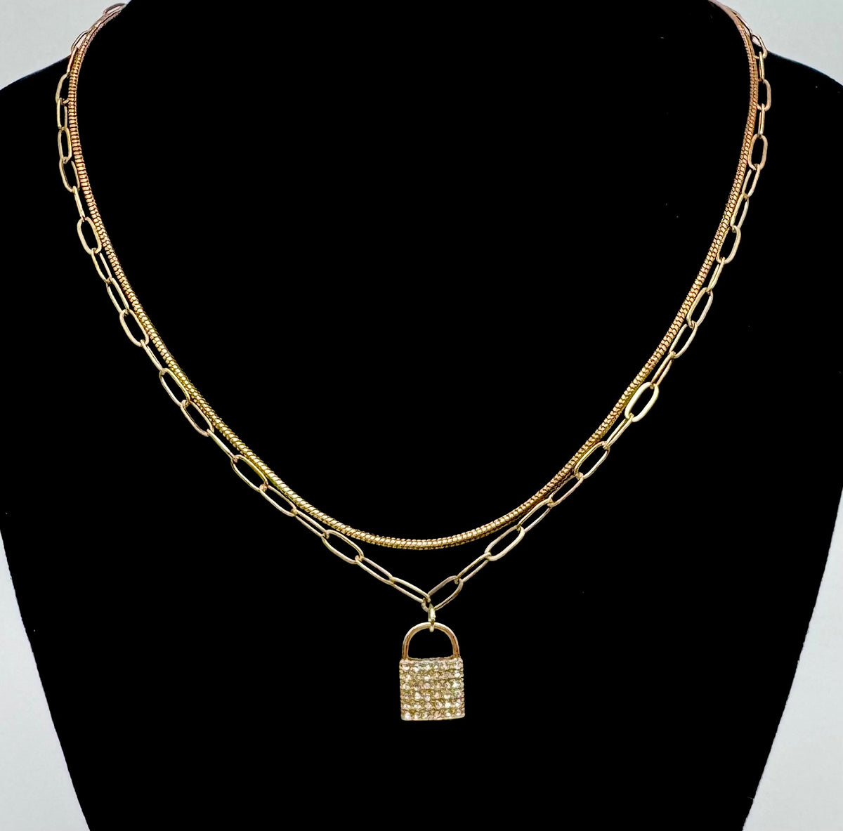 15" gold tone link chain 2 strand w/lock pendant