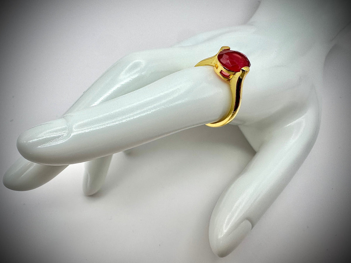 gold tone ring with ruby colored glass size 7.5